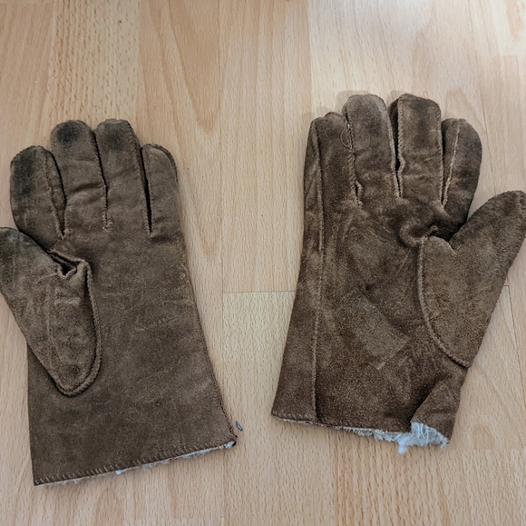 Winter Gloves Size Medium - Picture 2 of 3
